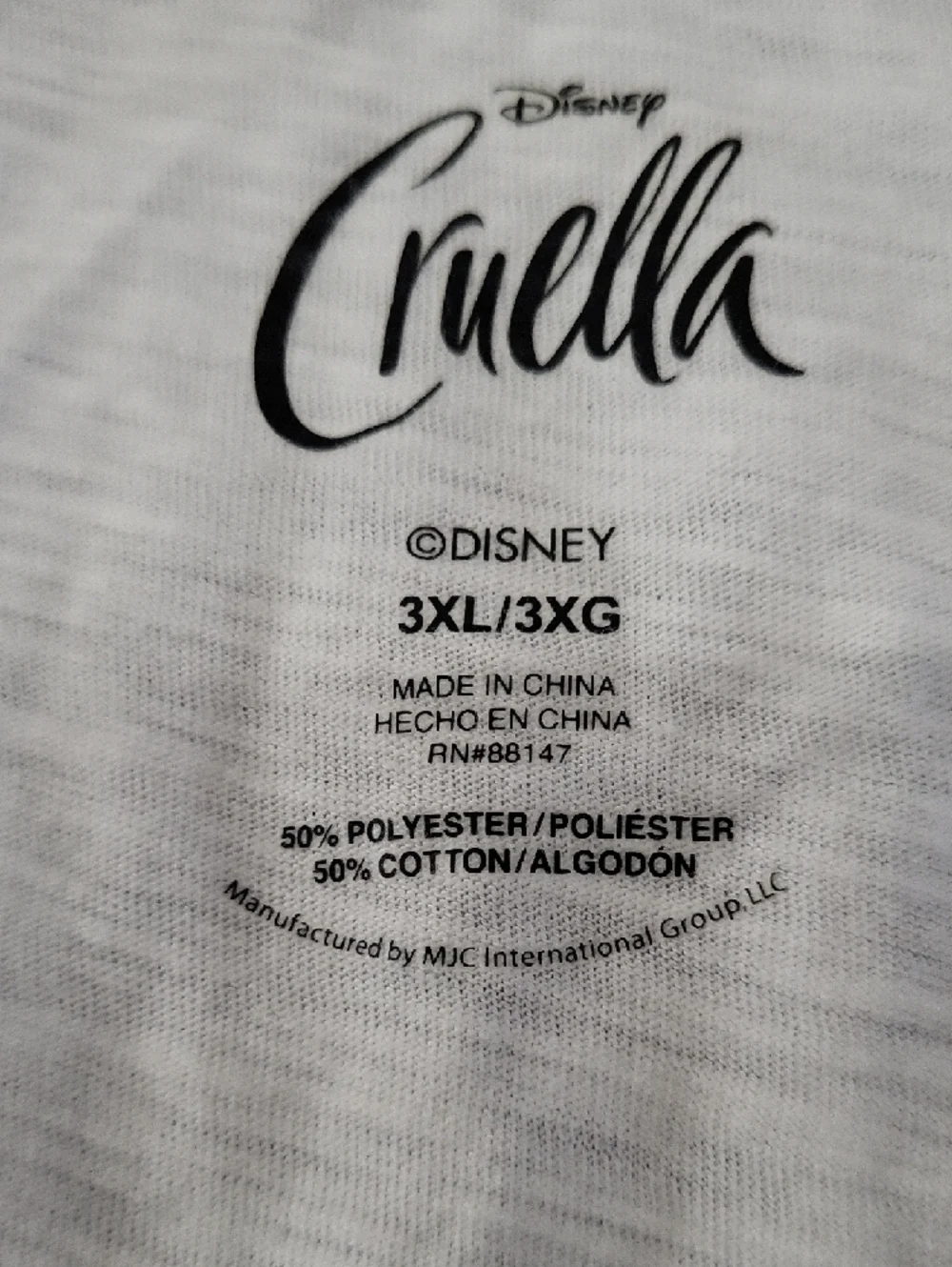 Disney 3x Cruella White and Black Crewneck T-Shirt And Shorts Pajamad - Picture 9 of 15